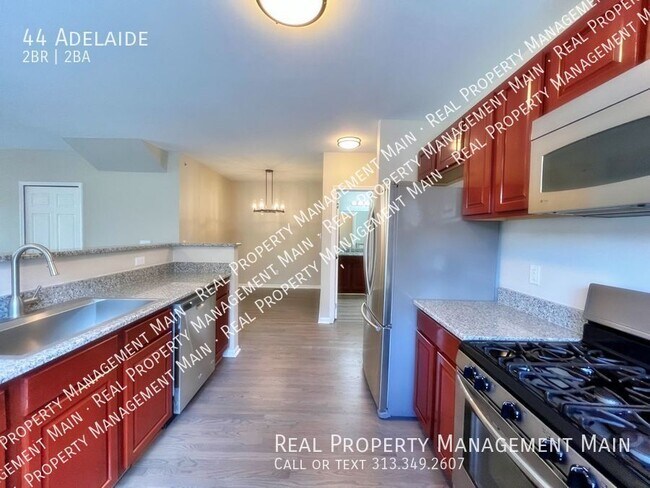 Building Photo - 44 Adelaide-