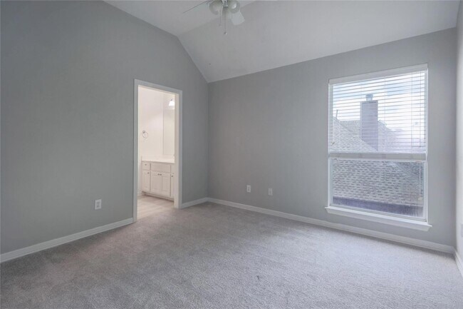 Building Photo - 2279 Fernspring Dr