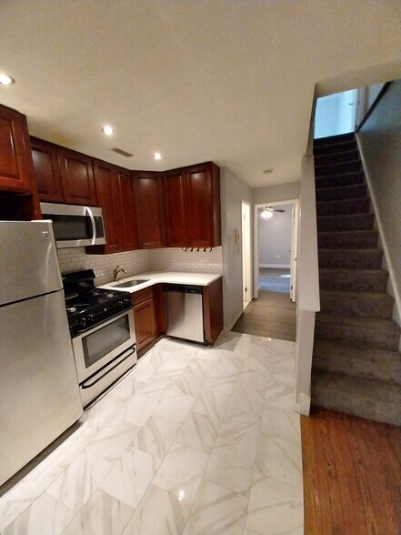 Building Photo - 914 E Passyunk Ave