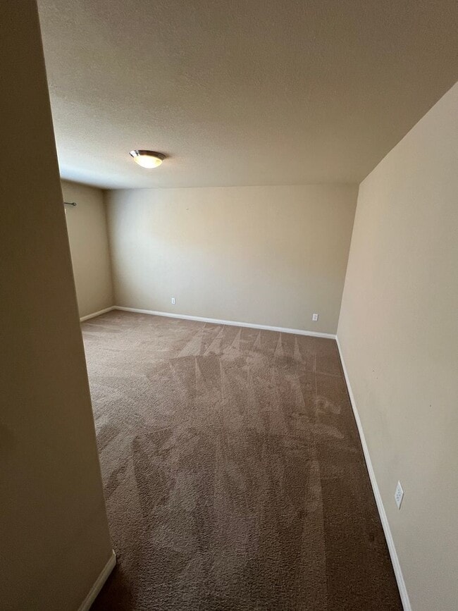 Building Photo - A Fantastic 4 Bedroom Home with the primary Downstairs, in Silverado Ranch