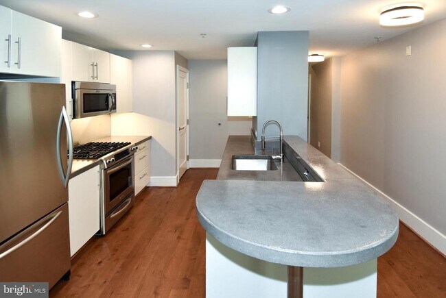 Building Photo - 2100 11th St NW