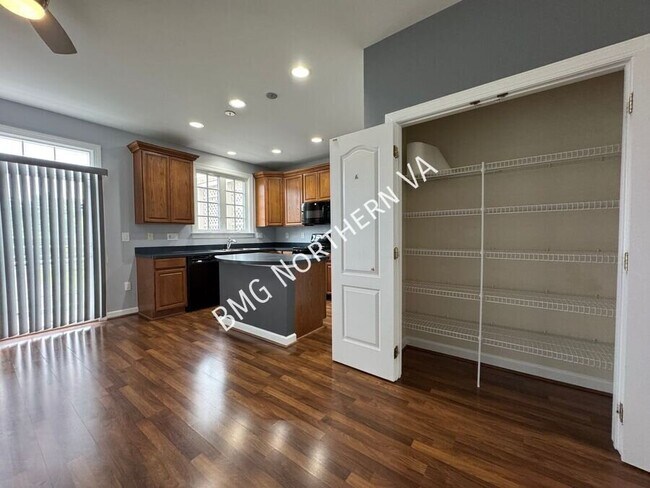 Building Photo - 10673 General Kirkland Dr