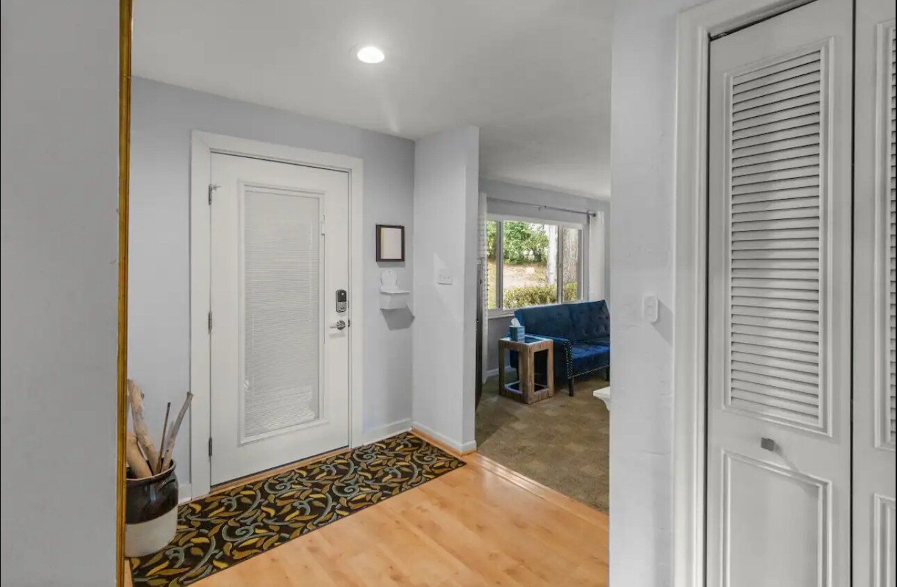 Hallway - 2901 SW 1st Ave