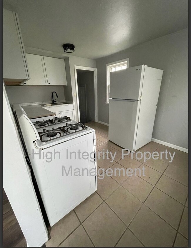 Building Photo - 822 Adams St