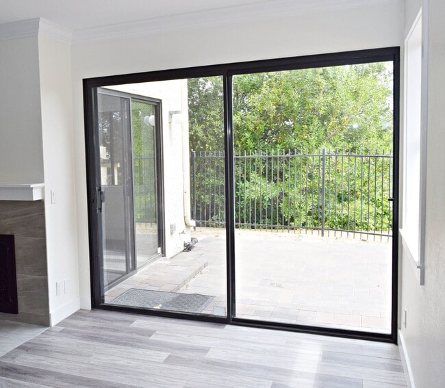 Building Photo - Price Reduced! Stunning 4BR/2.5BA Two-Stor...