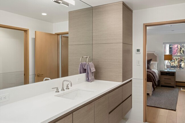 Building Photo - 447 E Cooper Ave