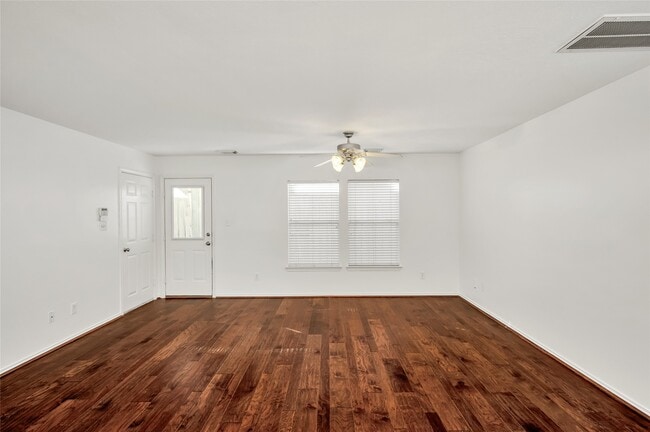 Building Photo - 1719 Redwing Bluff Dr