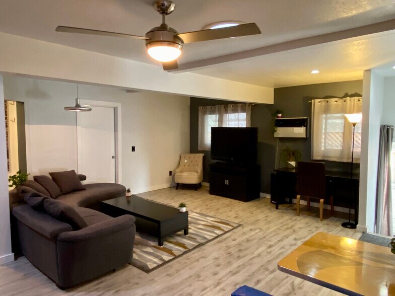 Building Photo - 1043 Sanborn Ave