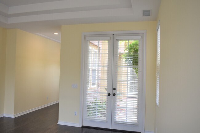 Building Photo - Beautiful 5 bedroom, 5 bath home in Desirable North Park Irvine