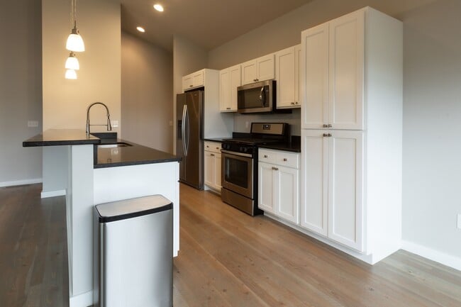 Building Photo - 16 Naomi Rose Ln