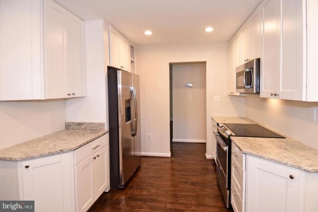 Building Photo - 8800 McNair Dr