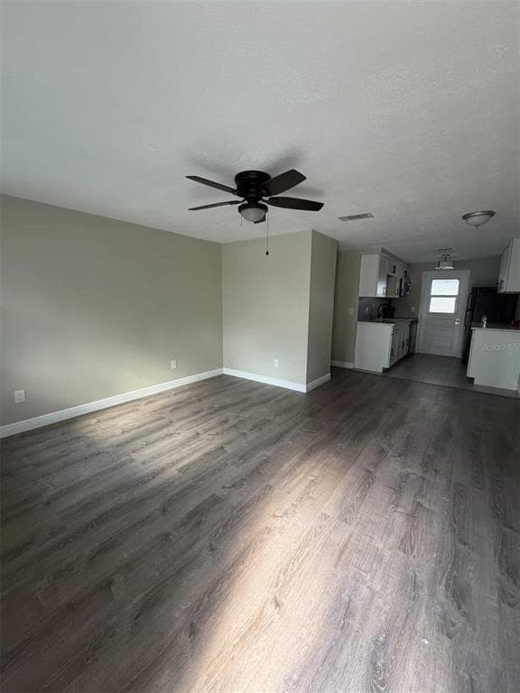 Building Photo - 1502 E Sewaha St