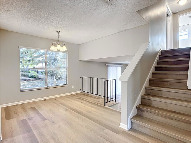 Building Photo - 632 Ephrata Dr