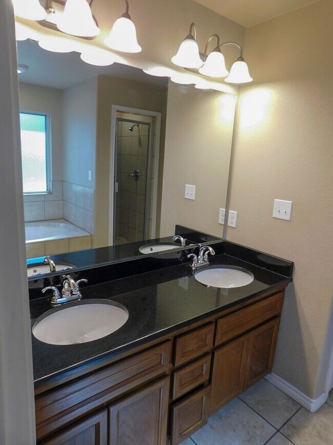 Building Photo - 244 Ariana Ct