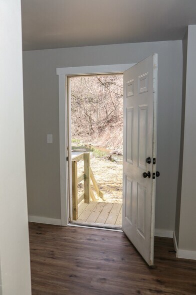 Building Photo - 489 Evergreen Rd