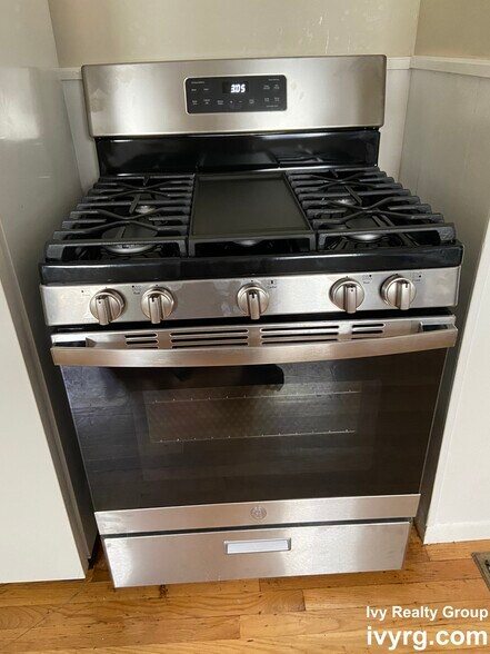 Building Photo - 46 Paulina St