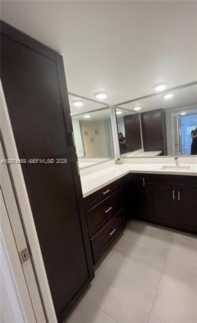 Building Photo - 6039 Collins Ave