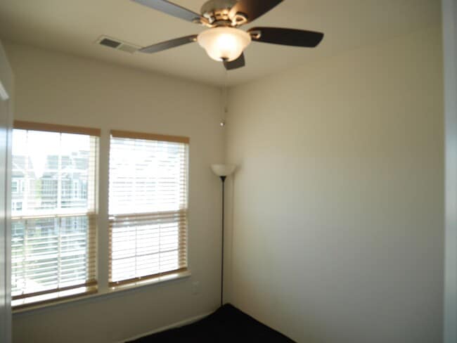Building Photo - SPACIOUS 4 Bedroom Townhome-Owings Mills, MD