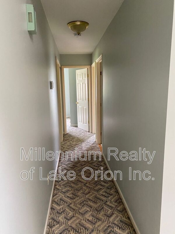 Building Photo - 2493 S Ortonville Rd