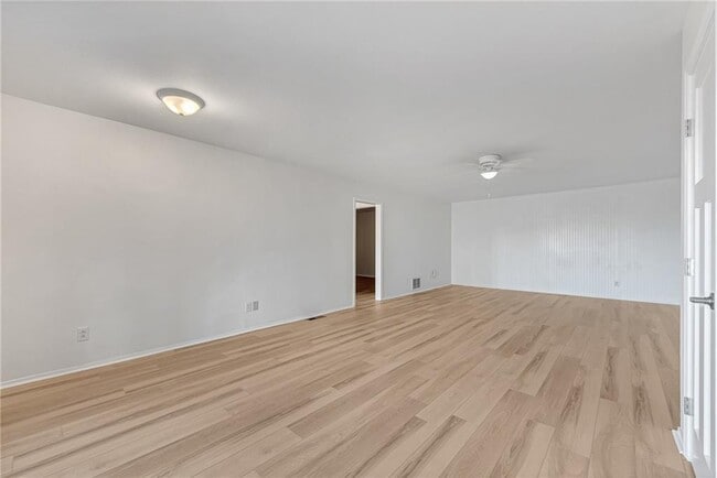Building Photo - 14804 Dutchmans Dr