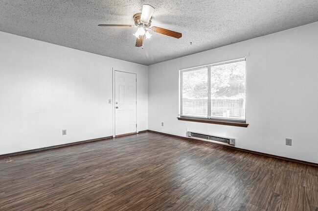 Building Photo - 3 Bed 2 Bath in OKC!