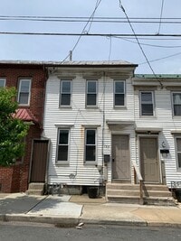 Building Photo - 2 possibly 3 Bedroom  Home In Carlisle wit...