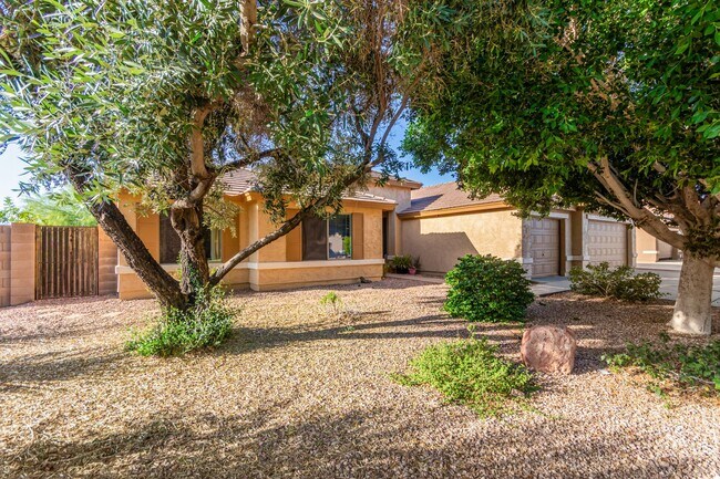 Building Photo - Spectacular 5 bdrm Home, OFFERS SOLAR ELECTRIC!