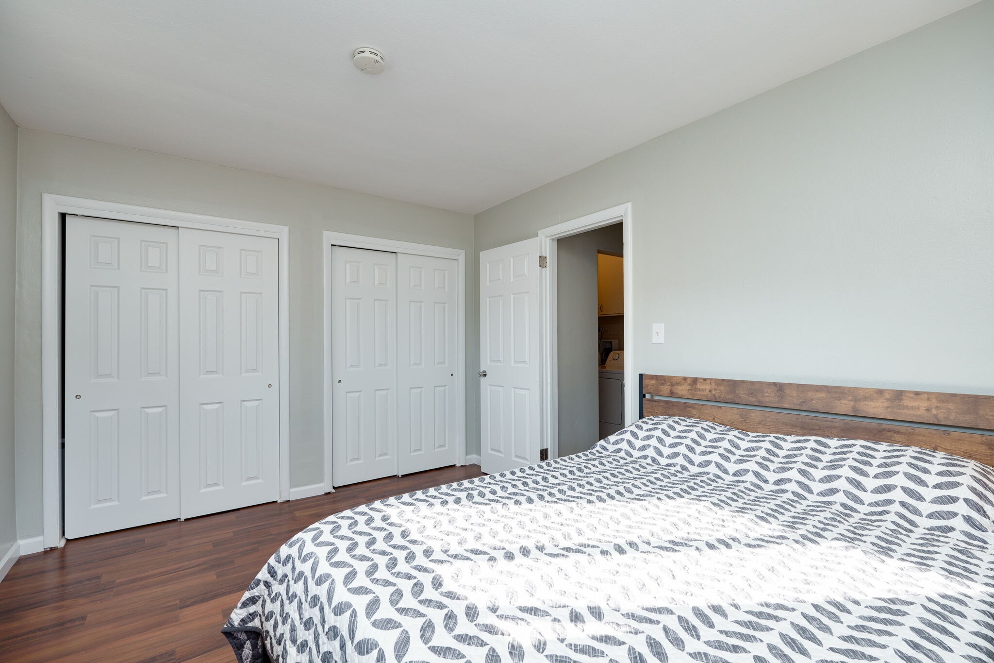 Building Photo - 3048 Southdale Dr