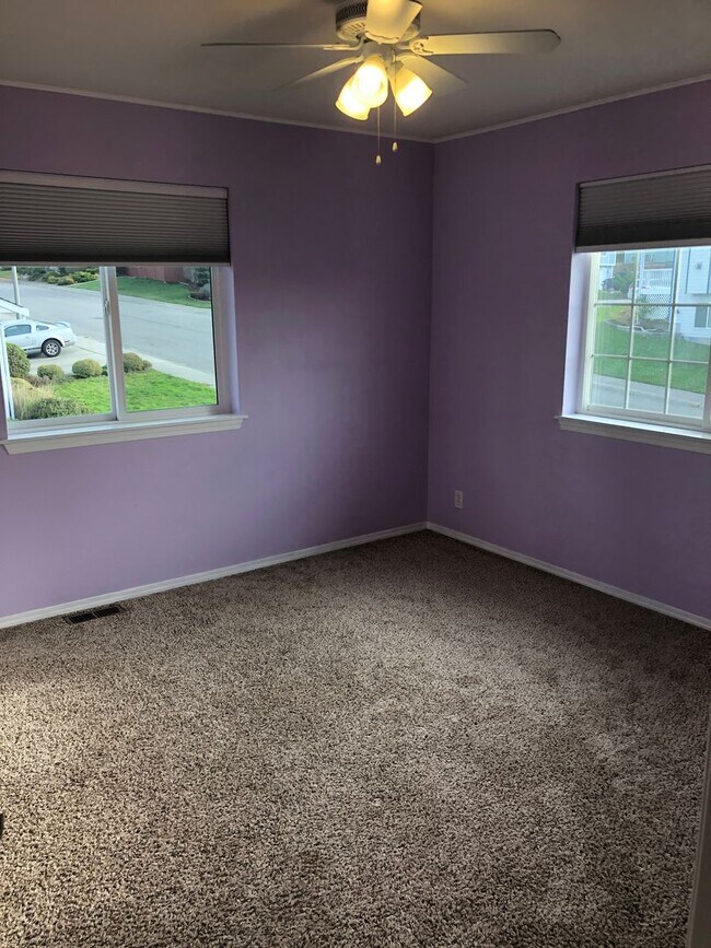 Building Photo - ***PENDING APPLICATION***Beautiful 3 Bedroom Home with Massive Garage and Bonus Room