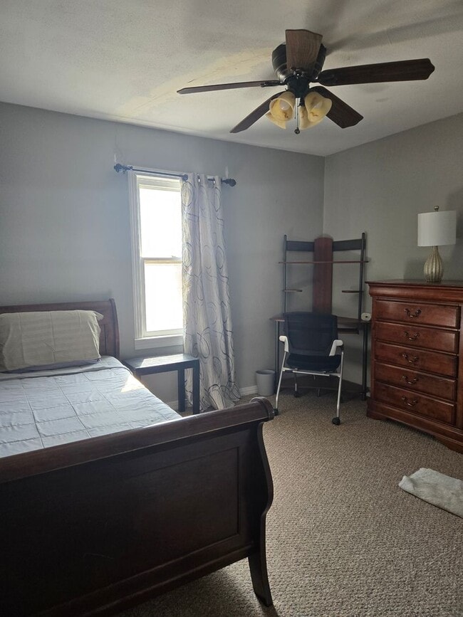 Building Photo - Furnished Three Bedroom Home With Flexible Lease Terms