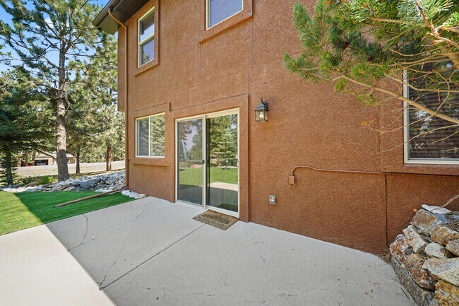 Building Photo - 18145 Bakers Farm Rd
