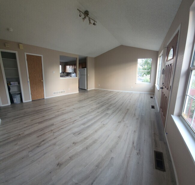Building Photo - 4184 S Lewiston Cir