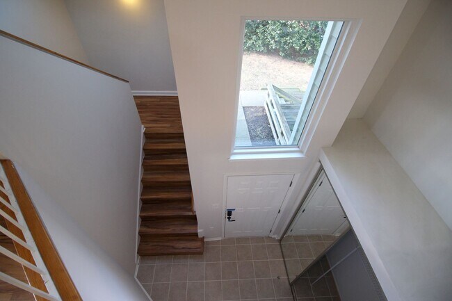 Building Photo - 1956 Villaridge Dr