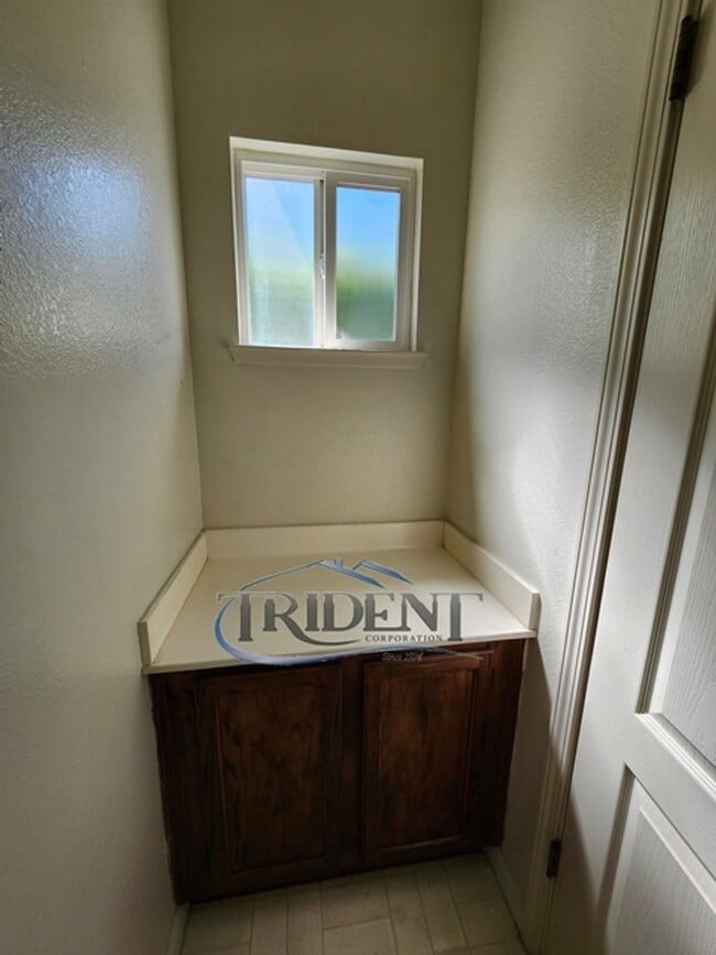 Building Photo - 3 bedroom, 2 bath house