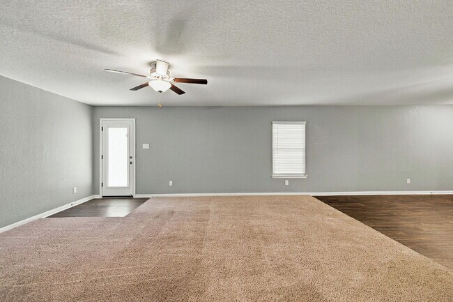 Building Photo - Spacious 4-Bedroom Home Near Lackland AFB with Private Backyard
