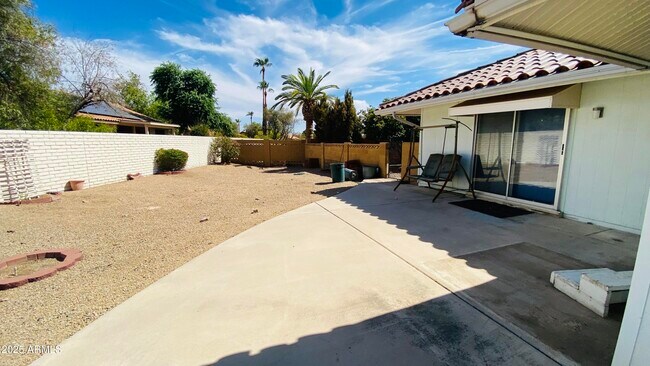 Building Photo - 20025 N Mustang Ct