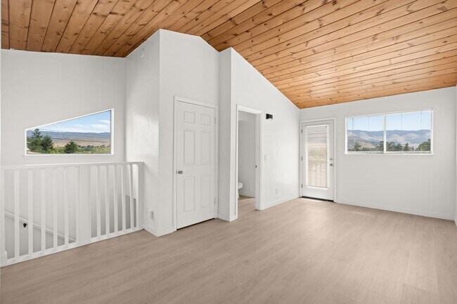 Building Photo - 289 Ramona Dr