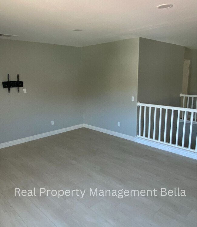 Building Photo - 25249 Silverwood Ln