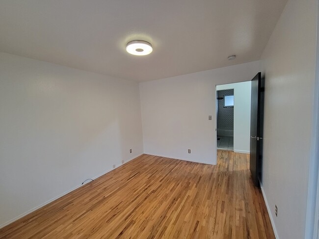 Building Photo - 485 Redwood Way