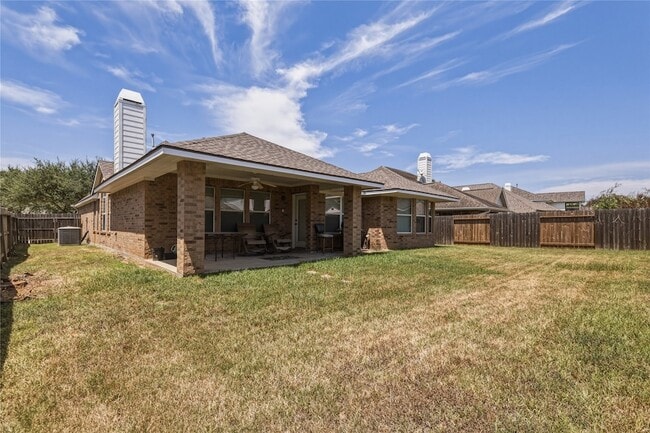 Building Photo - 10906 Angel Lake Dr