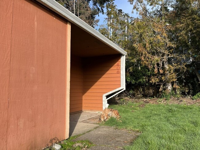 Building Photo - Spacious 3-Bedroom Home in Prime highly sought-after West Linn community