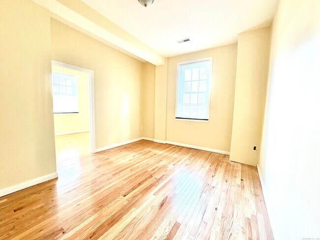 Primary Photo - 135 W Main St