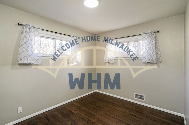 Building Photo - 4725 W Wilbur Ave