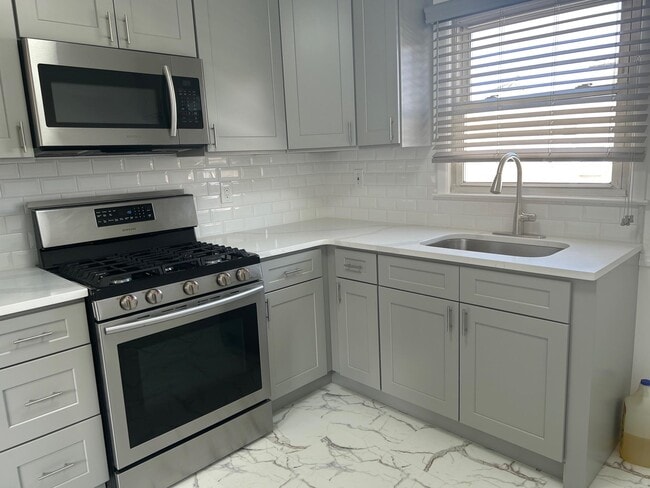 Building Photo - 4608 Grand Ave