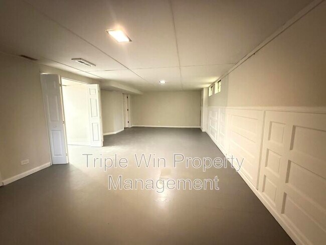 Building Photo - 10805 Landseer Dr