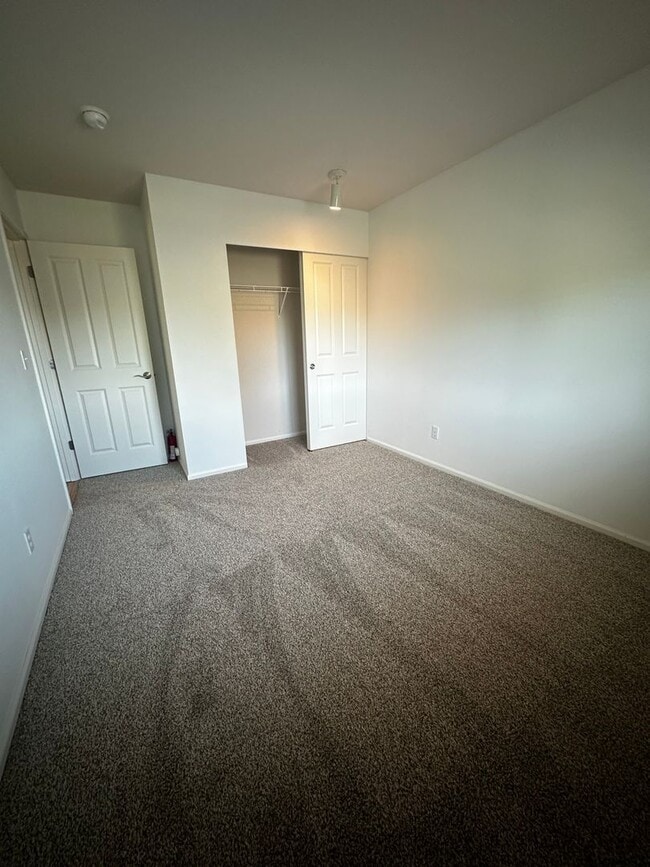Building Photo - Gorgeous 4 Bedroom Lake Stevens Home in Cr...