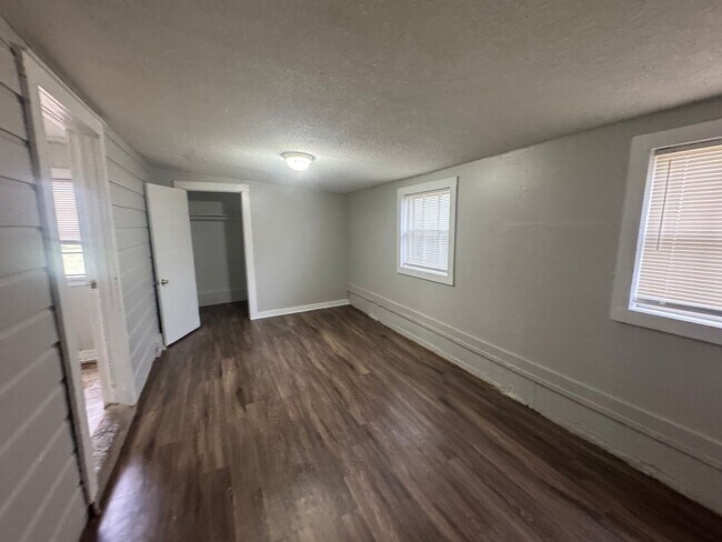 Building Photo - 1895 S Lauderdale St