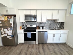 Building Photo - 302 Broadway