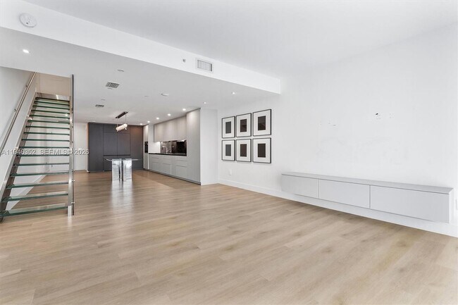 Building Photo - 2950 NE 188th St