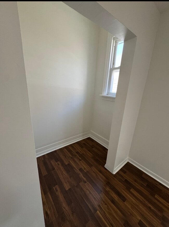 Building Photo - 1617 W 38th Pl